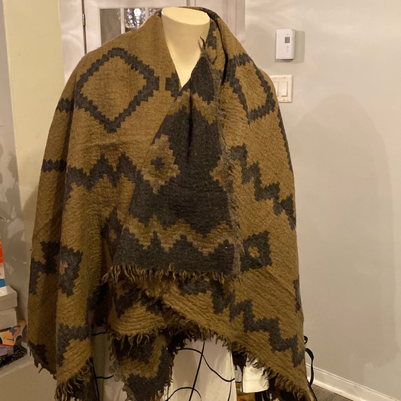 Wilfred Diamond Mosiac Scarf wrap blanket - Picture 9 of 14